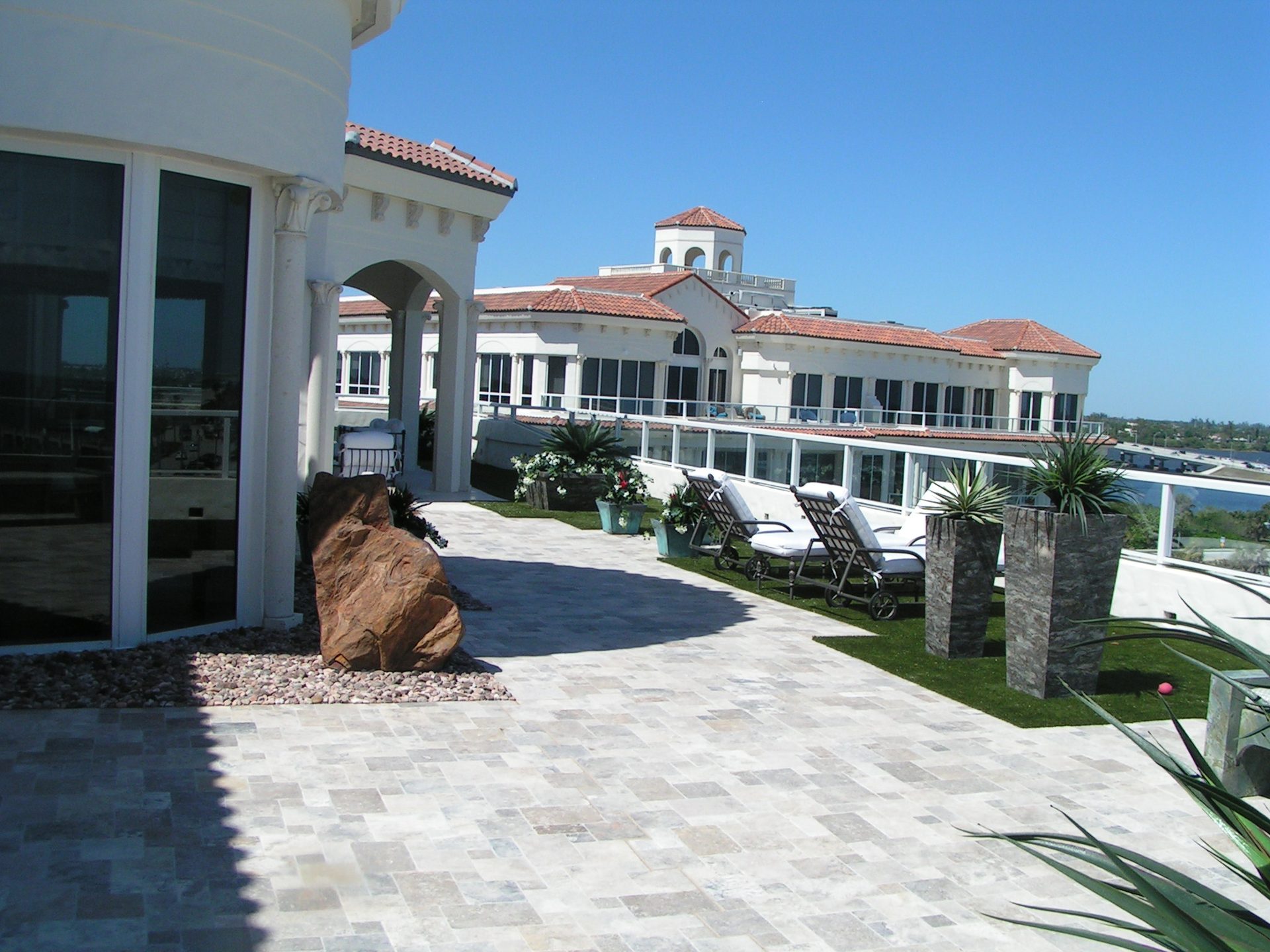Beach penthouse terrace garden