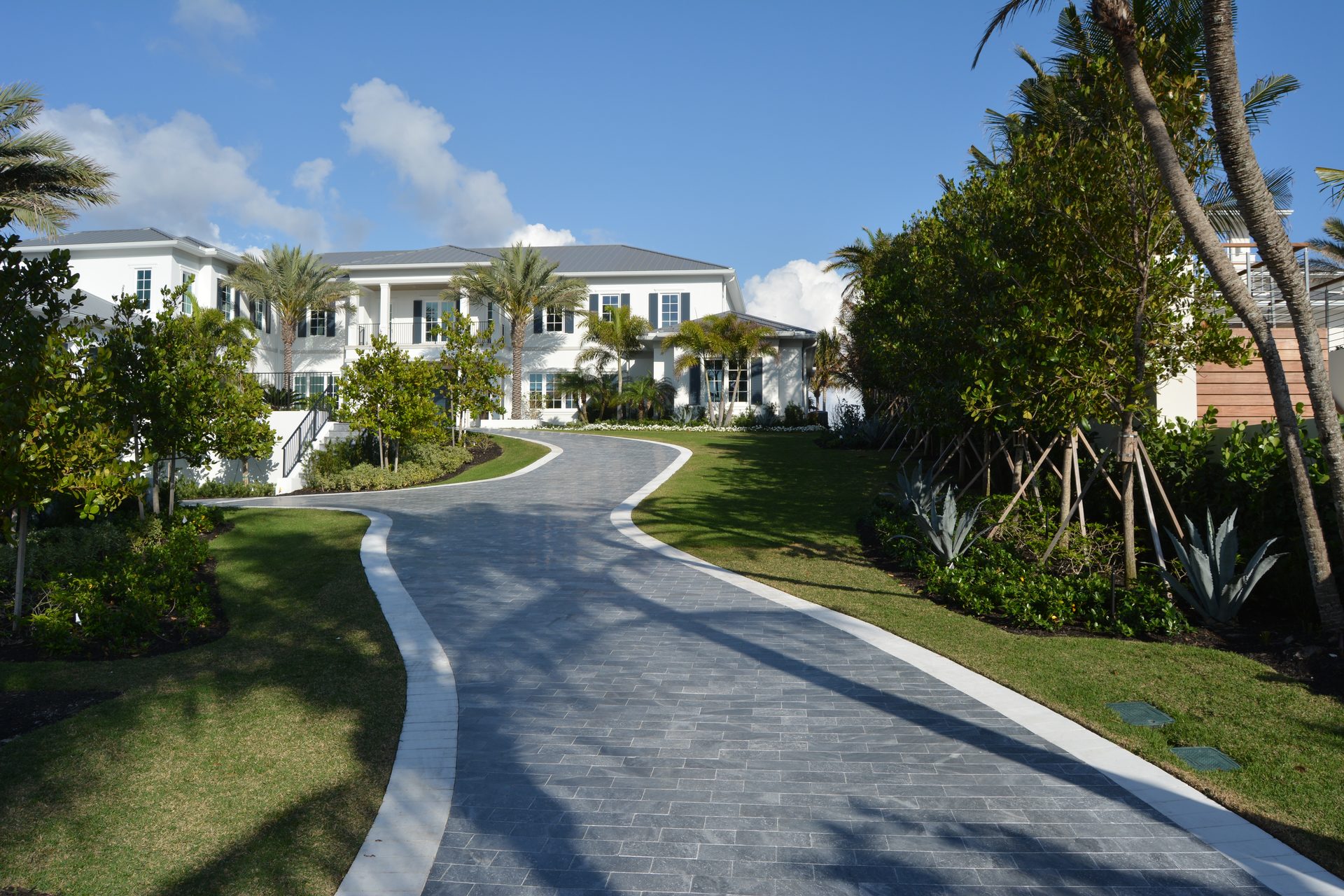 Manalapan III — estate landscape